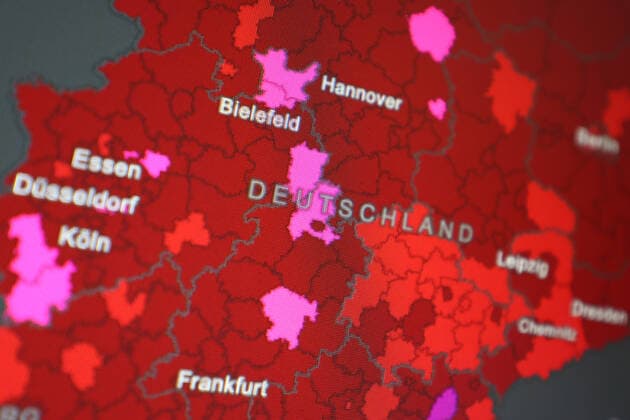 Dashboard des RKI, die 7-Tage-Inzidenz liegt nun bei 314,2 7-Tage-Inzidenz, Dashboard des RKI auf einem Monitor am 18.08.2022 in Siegen Deutschland.
