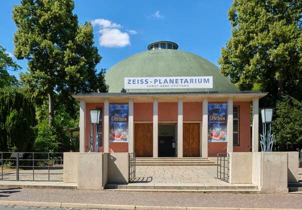 Jenaer Zeiss-Planetarium, Jena, Thüringen, Deutschland, Europa *** Jena Zeiss Planetarium, Jena, Thuringia, Germany, Europe Copyright: imageBROKER MichaelxNitzschke ibxtlo08448481.jpg