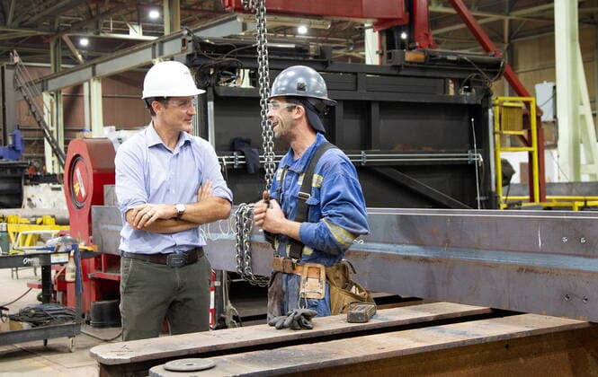 August 18, 2022, New Richmond, PQ, CANADA: Prime Minister Justin Trudeau, left, tours headquarters of Fabrication Delta, a company that makes wind turbine towers and other large steel structures in New Richmond, Quebec on Thursday Aug. 18, 2022. Trudeau continued his summer politicking tour Thursday with a trip to Quebec s Gaspe Peninsula. New Richmond CANADA  - ZUMAc35_ 20220818_zaf_c35_041 Copyright: xRonxWardx