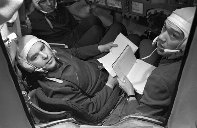 The Soyuz-10 crew in the simulator cabin 16531 01.04.1971 The Soyuz-10 crew of Vladimir Shatalov (left), Nikolai Rukavishnikov (center) and Alexei Yeliseyev (right) in the simulator spaceship cabin. Alexander Mokletsov Sputnik Star City Moscow region Russia  Copyright: xAlexanderxMokletsovx