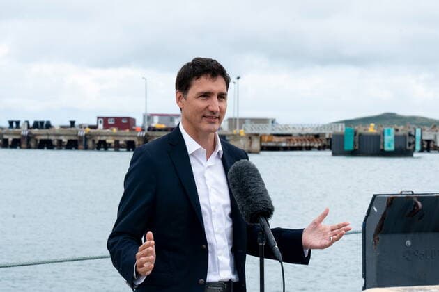 August 19, 2022, và les-de-la-Madeleine, Que, Canada: Prime Minister Justin Trudeau speaks during a visit to Les và les-de-la-Madeleine, Que., Friday, Aug. 19, 2022. New census data showing a decline in French in Canada is extremely troubling, the prime minister said, but he added that Ottawa still has a responsibility to protect linguistic minorities across the country öÄi including in Quebec. véles-de-la-Madeleine Canada - ZUMAc35_ 20220819_zaf_c35_001 Copyright: xNigelxQuinnx
