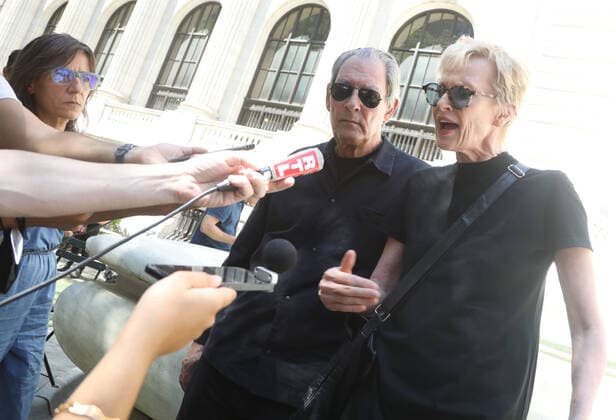 August 19, 2022, New York, New York, USA: Authors PAUL AUSTER and SIRI HUSTVEDT attend the Ã¢â‚¬ËœStand With Salman: Defend The Freedom to WriteÃ¢â‚¬â ¢ PEN America event held in support of Salman Rushdie, at the 42nd Street New York Public Library. New York USA - ZUMAk03_ 20220819_zaf_k03_076 Copyright: xNancyxKaszermanx