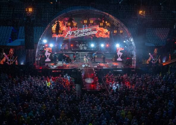 GABALIER KONZERT KITZBÜHEL 2022 GABALIER KONZERT KITZBÜHEL 2022 grosses Abschlusskonzert zur Sommertour von Andreas Gabalier Kitzbühel Tirol Austria
