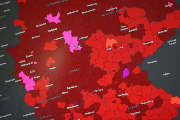 Dashboard des RKI, die 7-Tage-Inzidenz liegt nun bei 289,8 7-Tage-Inzidenz, Dashboard des RKI auf einem Monitor am 21.08.2022 in Siegen Deutschland.