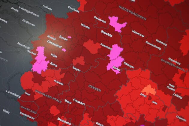 Dashboard des RKI, die 7-Tage-Inzidenz liegt nun bei 289,8 7-Tage-Inzidenz, Dashboard des RKI auf einem Monitor am 21.08.2022 in Siegen Deutschland.