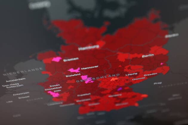 Dashboard des RKI, die 7-Tage-Inzidenz liegt nun bei 289,8 7-Tage-Inzidenz, Dashboard des RKI auf einem Monitor am 21.08.2022 in Siegen Deutschland.
