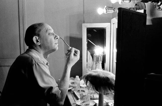 Actor Yevgeny Yevstigneyev, People s Artist of Soviet Union 433191 21.08.1977 The celebrated theater and cinema actor Yevgeny Yevstigneyev (1926-1992), People s Artist of the Soviet Union, in his dressing room at the Moscow Art Theater. Boris Kaufman Sputnik Moscow Russia  Copyright: xBorisxKaufmanx