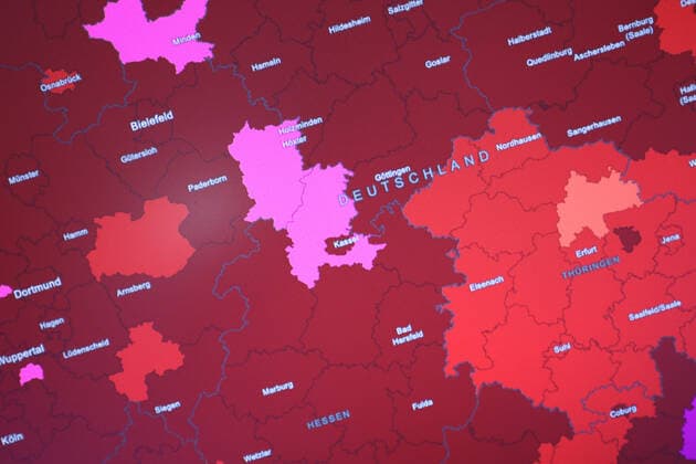 Dashboard des RKI, die 7-Tage-Inzidenz liegt nun bei 282,2 7-Tage-Inzidenz, Dashboard des RKI auf einem Monitor am 22.08.2022 in Siegen Deutschland.