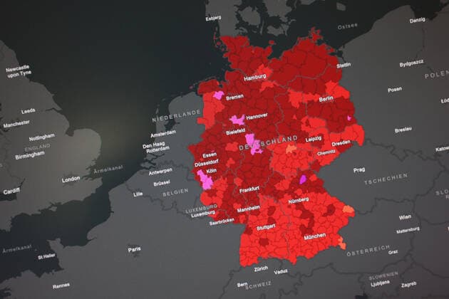 Dashboard des RKI, die 7-Tage-Inzidenz liegt nun bei 282,2 7-Tage-Inzidenz, Dashboard des RKI auf einem Monitor am 22.08.2022 in Siegen Deutschland.