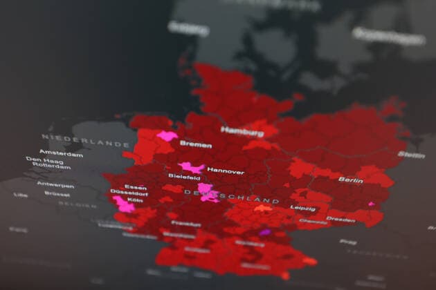 Dashboard des RKI, die 7-Tage-Inzidenz liegt nun bei 282,2 7-Tage-Inzidenz, Dashboard des RKI auf einem Monitor am 22.08.2022 in Siegen Deutschland.