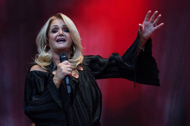Bonnie Tyler in Worms auf dem Jazz & Joy Festival 21.08.2022 Die britischen Pop- und Rocksängerin Bonnie Tyler auf dem Jazz & Joy Festival in Worms. Worms Jazz & Joy Rheinland-Pfalz *** Bonnie Tyler in Worms at the Jazz Joy Festival 21 08 2022 The British pop and rock singer Bonnie Tyler at the Jazz Joy Festival in Worms Worms Jazz Joy Rheinland Pfalz