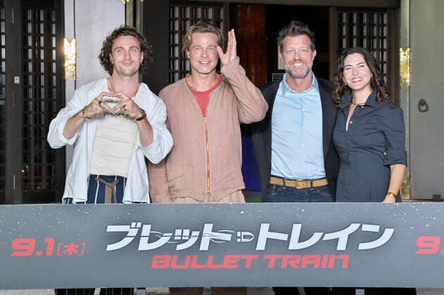 Entertainment Themen der Woche KW34 Entertainment Bilder des Tages (L-R) Actor Aaron Taylor-Johnson, Brad Pitt, Director David Leitch and Producer Kelly McCormick attend the promotion event for the film Bullet Train at Koyasan Tokyo Betsuin Temple in Tokyo, Japan on Monday, August 22, 2022.  TKP2022082219 KEIZOxMORI
