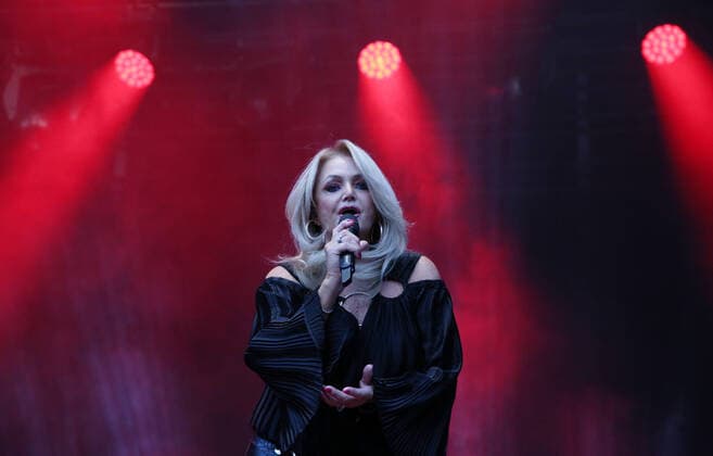 21.08.2022, Jazz and Joy Worms 2022, 31. Internationales Musikfestival in Worms, Die britische Pop- und Rocksängerin Bonnie Tyler auf der Bühne am Marktplatz, zmdz Jazz and Joy 2022, Bonnie Tyler *** 21 08 2022, Jazz and Joy Worms 2022, 31 International music festival in Worms, British pop and rock singer Bonnie Tyler on stage at the market square, zmdz Jazz and Joy 2022, Bonnie Tyler.