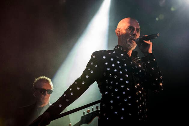 Entertainment Themen der Woche KW34 Entertainment Bilder des Tages Bauhaus Konzert in Berlin Die britische Band Bauhaus gab am 22.06..2022 ein Konzert in der Berliner Zitadelle Spandau. Im Bild Sänger Peter Murphy und Bassist David J.., Berlin Berlin Deutschland Spandau *** Bauhaus concert in Berlin The British band Bauhaus gave on 22 06 2022 a concert in the Berlin Citadel Spandau In the picture singer Peter Murphy and bassist David J , Berlin Berlin Germany Spandau