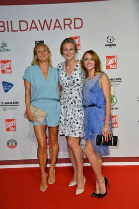 Magdalena Brzeska (ehem. Rhythmische Sport- gymnastin), Britta Heidemann (Olympiasiegerin Degenfech- ten) und Monika Sozanska(Olympiasiegerin Degenfech- ten) bei Ankunft zu der Verleihung des SPORT BILD Awards in der Fischauktionshalle in Hamburgam 22.08.2022