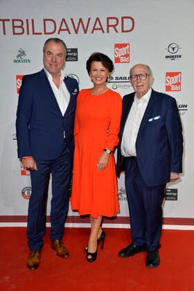Clemens Toennies und seine Frau Margit und Reiner Calmund bei Ankunft zu der Verleihung des SPORT BILD Awards in der Fischauktionshalle in Hamburg am 22.08.2022