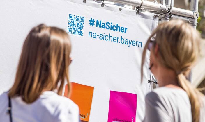August 23, 2022, Munich, Bavaria, Germany: Under the motto of Na Sicher , the Bavarian Health Minister Klaus Holetschek kicked off the new Coronavirus Covid-19 communication campaign. Through this campaign, the Ministry is providing information for the coming Fall and Winter and regarding Coronavirus booster vaccinations. Appearing alongside Minister Holetschek were Beatrix Zurek of the Munich city Health Department, as well as famed Virologist Professor Ulrike Protzer of TU Muenchen University. Munich Germany - ZUMAb160 20220823_zbp_b160_007 Copyright: xSachellexBabbarx