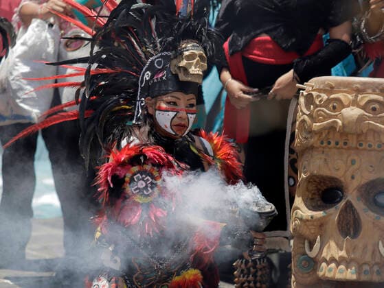August 23, 2022, Mexico City, DF, Mexico: A young Pre-Hispanic dancer disguised as Aztec warrior take part during a ritual the Main Temple ruins to make people aware of the importance of the rehabilitation of Lake Tlahuac-Xico, which consists of the sanitation and purification of water, environmental restoration through the establishment of irrigation systems on Tuesday. Mexico City Mexico - ZUMAe321 20220823_smp_e321_017 Copyright: xGerardoxVieyrax