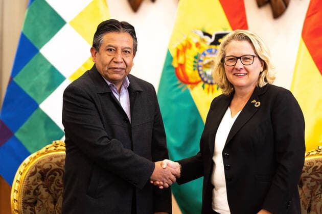 News Themen der Woche KW34 News Bilder des Tages Bundesministerin fuer wirtschaftliche Zusammenarbeit und Entwicklung Svenja Schulze trifft den bolivianischen Vizepraesidenten David Choquehuanca in La Paz, 23.08.2022. La Paz Bolivien *** Federal Minister for Economic Cooperation and Development Svenja Schulze meets Bolivian Vice President David Choquehuanca in La Paz, 23 08 2022 La Paz Bolivia Copyright: xLeonxKuegeler photothek.dex