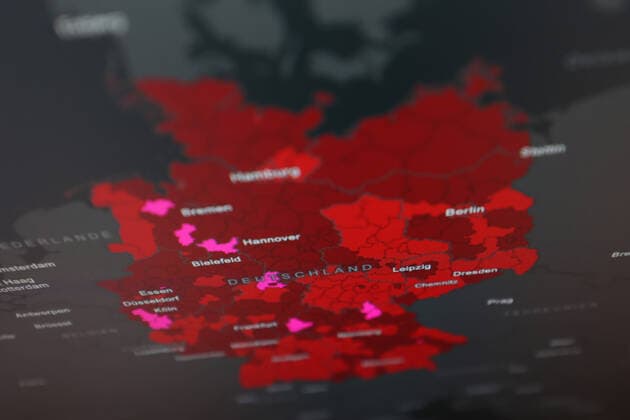 Dashboard des RKI, die 7-Tage-Inzidenz liegt nun bei 275,3 7-Tage-Inzidenz, Dashboard des RKI auf einem Monitor am 24.08.2022 in Siegen Deutschland.