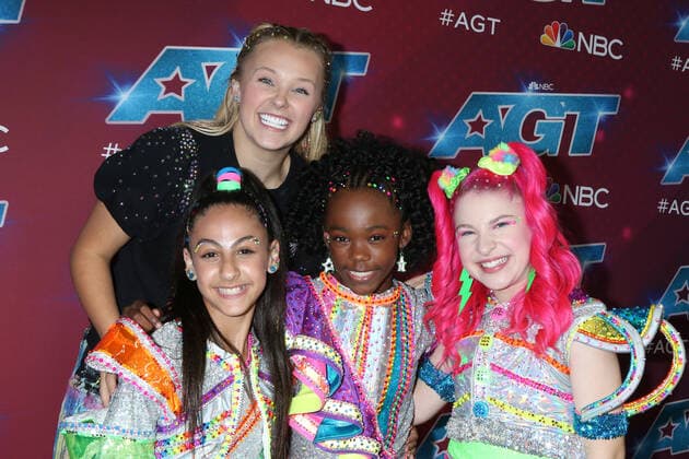 August 23, 2022, Pasadena, CA, USA: LOS ANGELES - AUG 23: JoJo Siwa, XOMGPOP at the America s Got Talent Season 17 - Live Show Red Carpet at Pasadena Sheraton Hotel on August 23, 2022 in Pasadena, CA Pasadena USA - ZUMAnc22 20220823_zaa_nc22_088 Copyright: xKathyxHutchinsx
