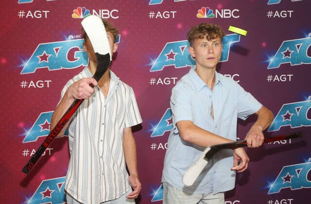 23 August 2022 - Pasadena, California - Connor Cline, Carson Cline. Red Carpet For America s Got Talent Season 17 Live Show held at Sheraton Pasadena Hotel in Pasadena. Photo Credit: AdMedia 283382 2022-08-23 CA Pasadena Etats-Unis  Copyright: xAdMediax STAR_283382_062
