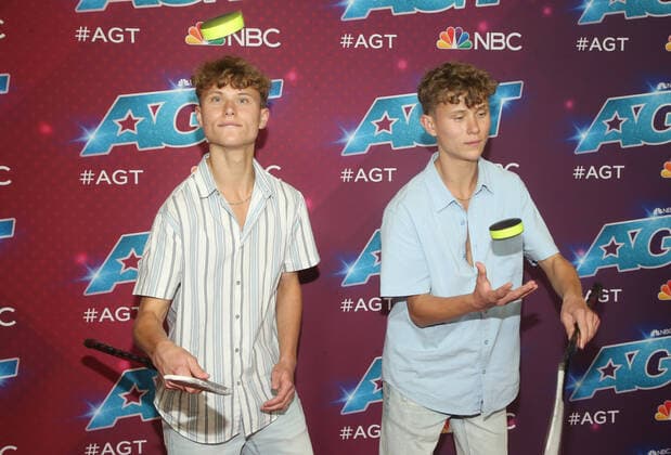 America s Got Talent season 17 live show red carpet event at Sheraton Pasadena Hotel Featuring: Connor Cline, Carson Cline Where: Pasadena, California, United States When: 23 Aug 2022 Credit: Faye s Vision Cover Images Copyright: xx 51907129 EDITORIAL USE ONLY. NOT FOR USE BY NEWSPAPERS BASED IN THE UK.