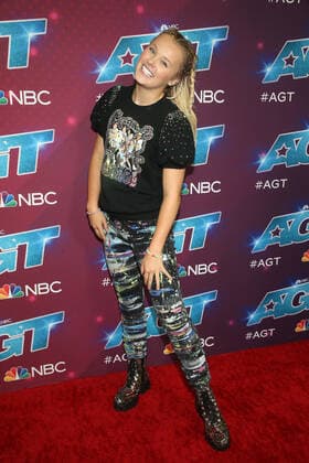 America s Got Talent season 17 live show red carpet event at Sheraton Pasadena Hotel Featuring: JoJo Siwa Where: Pasadena, California, United States When: 23 Aug 2022 Credit: Faye s Vision Cover Images Copyright: xx 51907079 EDITORIAL USE ONLY. NOT FOR USE BY NEWSPAPERS BASED IN THE UK.