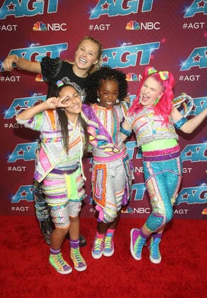 America s Got Talent season 17 live show red carpet event at Sheraton Pasadena Hotel Featuring: JoJo Siwa, XOMGPOP Where: Pasadena, California, United States When: 23 Aug 2022 Credit: Faye s Vision Cover Images Copyright: xx 51907071 EDITORIAL USE ONLY. NOT FOR USE BY NEWSPAPERS BASED IN THE UK.