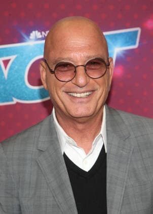 23 August 2022 - Pasadena, California - Howie Mandel. Red Carpet For America s Got Talent Season 17 Live Show held at Sheraton Pasadena Hotel in Pasadena. Photo Credit: AdMedia 283382 2022-08-23 CA Pasadena Etats-Unis  Copyright: xAdMediax STAR_283382_079