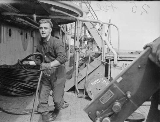 HMS Despatch during the Allied Invasion of Normandy, Near Arromanches, 6 - 8 June 1944 Naval man paying out the telephone cable laid out between the HQ ship and the shore from the depot ship HMS DESPATCH. Copyright: xpiemagsx admiralww2pie10322-476 !ACHTUNG AUFNAHMEDATUM GESCHÄTZT!