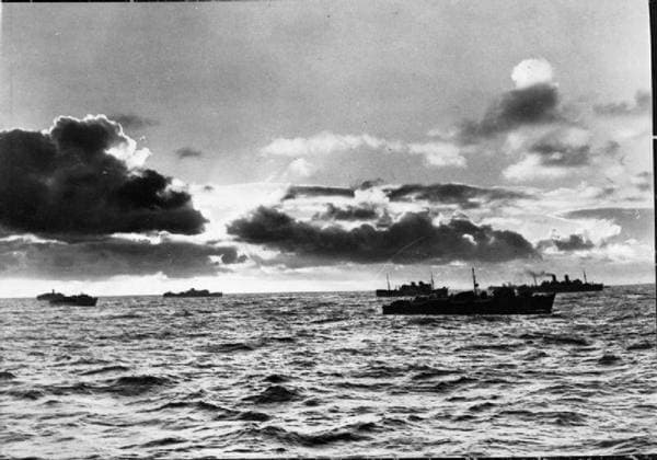 The Battle of the Atlantic 1939-1945 Convoys: A large troop convoy on its way to North Africa. Copyright: xpiemagsx admiralww2pie10322-1427 !ACHTUNG AUFNAHMEDATUM GESCHÄTZT!