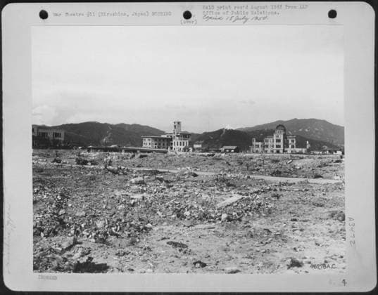 Pacific Air Command, U.S. Army, 3 August, 1946 - Breaking The Flat Expanse Of What Was Once A Large City, A Few Gutted Buildings Rise From The Rubble Of Hiroshima, Japan, As It Looks One Year After Being Razed By The Atomic Bomb. Copyright: xpiemagsx japapie03072022-516 !ACHTUNG AUFNAHMEDATUM GESCHÄTZT!
