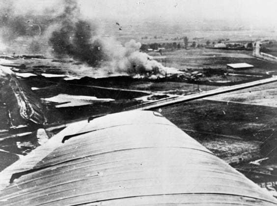IMAGO History, Zweiter Weltkrieg: 1939 - 1945 The German-soviet Invasion of Poland, 1939 The bombing of Warsaw: view from a German Junkers Ju 52 bomber of smoke rising over the outskirts of the city. Copyright: xpiemagsx piemagsminpressage26042022-522 !ACHTUNG AUFNAHMEDATUM GESCHÄTZT!