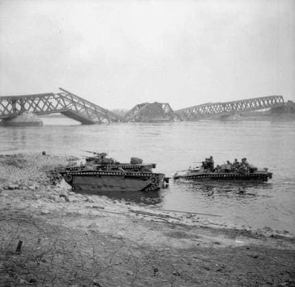 The British Army in North-west Europe 1944-45- Assault on the Rhine and Capture of Wesel This is one of a collection of pictures that show the landing from Buffaloes of the 1st Battalion Cheshire Regiment, who landed on the afternoon of 24th March 1945, in support of No.1 S.S Commando Brigade at Wesel. The bridge seen in background is the smashed railway bridge at Wesel. Copyright: xpiemagsx warofficeww2pie5222-4522 !ACHTUNG AUFNAHMEDATUM GESCHÄTZT!