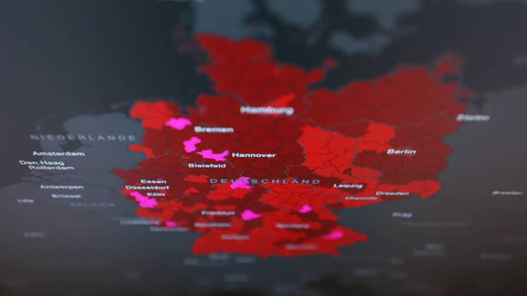 Dashboard des RKI, die 7-Tage-Inzidenz liegt nun bei 271,3 7-Tage-Inzidenz, Dashboard des RKI auf einem Monitor am 25.08.2022 in Siegen Deutschland.