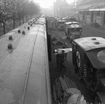 British Medical Services in the Second World War Medical Transport: Wounded soldiers being loaded into a hospital train in Belgium, March 1945. Trains were managed by both military and civilian crews, whose job it was to ensure safe and speedy travel to the casualties including enemy wounded. Although disorganised and damaged by war, trains played an important part in transporting casualties from hospitals and dressing stations to bases and evacuation areas. Copyright: xpiemagsx warofficeww2pie5222-521 !ACHTUNG AUFNAHMEDATUM GESCHÄTZT!