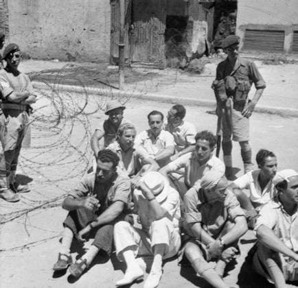 The British Mandate in Palestine 1917-1948 British paratroops guard Jewish suspects rounded up in Haifa during one of the cordon-and-sweep operations designed to root out guerrillas. Copyright: xpiemagsx warofficeww2pie5222-5974 !ACHTUNG AUFNAHMEDATUM GESCHÄTZT!