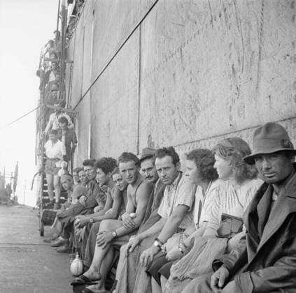 The British Mandate in Palestine 1917-1948 Illegal immigrants arriving into Palestine: Jewish immigrants on board the troopship EMPIRE RIVAL await landing craft to take them to Cyprus where they will be transported to a camp at Caraolos. Copyright: xpiemagsx warofficeww2pie5222-5978 !ACHTUNG AUFNAHMEDATUM GESCHÄTZT!