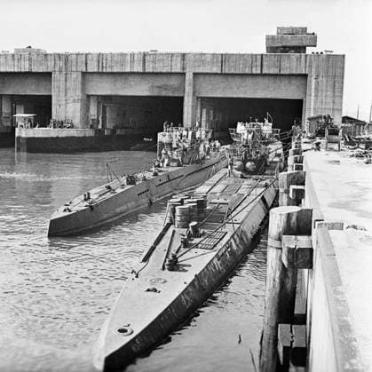 Captured German U-boats outside their pen at Trondheim in Norway, 19 May 1945. Axis Forces: A Type VII and a Type IX submarine alongside each other outside the submarine pens at Trondheim after the war. Copyright: xpiemagsx warofficeww2pie5222-683 !ACHTUNG AUFNAHMEDATUM GESCHÄTZT!