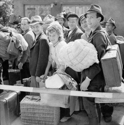 Displaced Persons and Refugees in Germany The Displaced Persons camp within the grounds of Hamburg Zoo was build by the Blohm & Voss company during WWII to house the forced labourers that worked in their factory. The camp was taken over by the British on 5 May 1945 and quickly given over as an arrivals centre for displaced persons. On arrival displaced persons were organised into groups of 50 for processing through the reception centre. They were dusted with anti-louse powder and given a registration card (D.P.3) bearing such details as their name, nationality and place of residence. All were then allotted a bed in one of the accommodation huts. In times of overflow a large former air raid shelter was used as overspill night accommodation. Copyright: xpiemagsx warofficeww2pie5222-995 !ACHTUNG AUFNAHMEDATUM GESCHÄTZT!