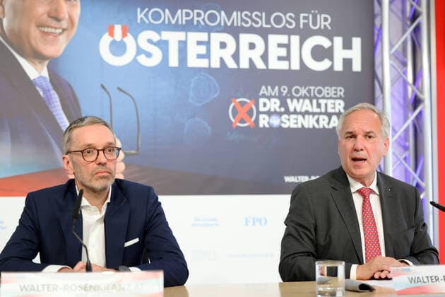 20220825 Pressekonferenz mit FPOe-Bundesparteiobmann und dem Bundespraesidentschaftskandidat WIEN, OESTERREICH - AUGUST 25: Abgeordneter zum Nationalrat und Klubobmann des Freiheitlichen Parlamentsklubs Herbert Kickl (FPOe) und Bundespraesidentschaftskandidat Walter Rosenkranz (FPOe) bei der Pressekonferenz - mit FPOe-Bundesparteiobmann und dem Bundespraesidentschaftskandidat im FPOe-Medienzentrum am 25. August 2022 in Wien, Oesterreich. 220825_SEPA_10_031 Copyright: xMichaelxIndrax SEPAxMedia