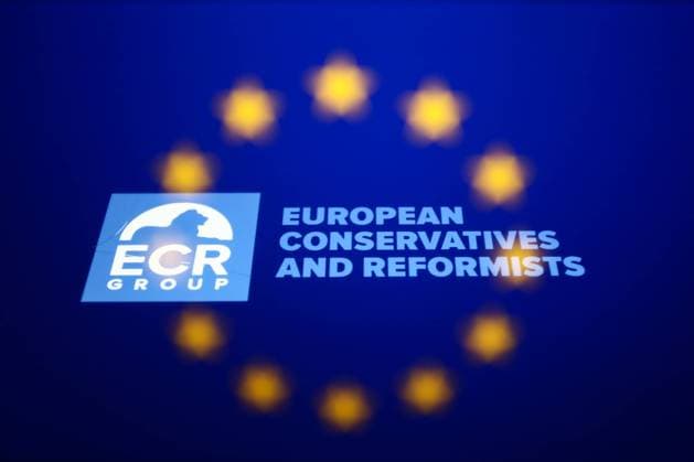 Political Parties Photo Illustrations European Conservatives and Reformists Group logo displayed on a phone screen and European Union flag displayed on a laptop screen are seen in this multiple exposure illustration photo taken in Krakow, Poland on August 25, 2022. Krakow Poland  Copyright: xJakubxPorzyckix originalFilename: porzycki-politica220825_npOZx.jpg