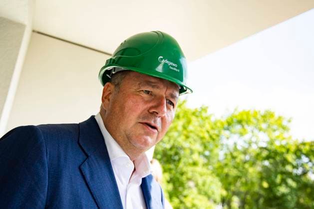 Bausenator Andreas Geisel beim Besuch der Wohnbauprojekt der DEGEWO am Friedrich-Kayssler-Weg in Neukoelln in Berlin am 25. August 2022. Buergermeisterin Giffey und Bausenator Geisel auf Neubautour in Berlin *** Building Senator Andreas Geisel visiting the housing project of DEGEWO at Friedrich Kayssler Weg in Neukoelln in Berlin on 25 August 2022 Mayor Giffey and Building Senator Geisel on new construction tour in Berlin