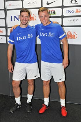 Champions for Charity. Felix Neureuther und Felix Kroos anläßlich des Benefiz-Fussballspieles Champions for Charity - Das Benefiz-Fussballspiel zu Ehren von Michael Schumacher am 24.08.2022 im Deutsche Bank Park, Frankfurt Main. 20220824MWI40005