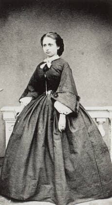 Portrait of Marie Quantter (1840-1918; actress). Albumin tray on cardboard (Carte de-visit with studio print verso). Dresden, before or 1869 Copyright: xpiemagsx dft18136 !ACHTUNG AUFNAHMEDATUM GESCHÄTZT!