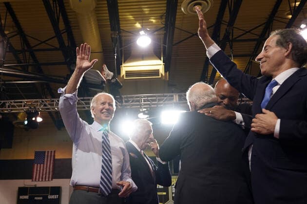 USA, Joe Biden bei Veranstaltung des Democratic National Committee DNC in Rockville, Maryland U.S. President Joe Biden greets supporters at a rally for the Democratic National Committee (DNC) at Richard Montgomery High School in Rockville, Maryland on Thursday, August 25, 2022.  WASP20220825111 YurixGripas