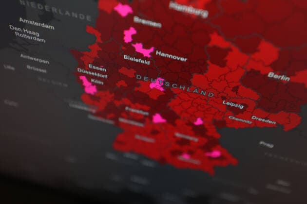 Dashboard des RKI, die 7-Tage-Inzidenz liegt nun bei 263,6 7-Tage-Inzidenz, Dashboard des RKI auf einem Monitor am 26.08.2022 in Siegen Deutschland.