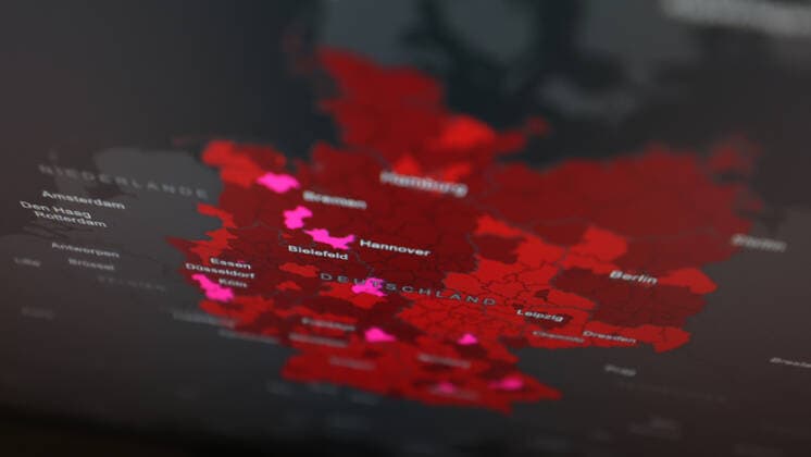 Dashboard des RKI, die 7-Tage-Inzidenz liegt nun bei 263,6 7-Tage-Inzidenz, Dashboard des RKI auf einem Monitor am 26.08.2022 in Siegen Deutschland.
