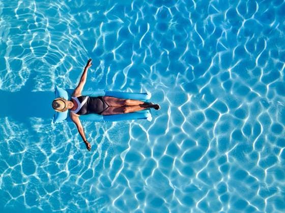 Overhead View of a Woman in a Swimming Pool Collado de la Vera, Extremadura, Spain CR_VFKDPR220822-1031390-01 ,model released, Symbolfoto